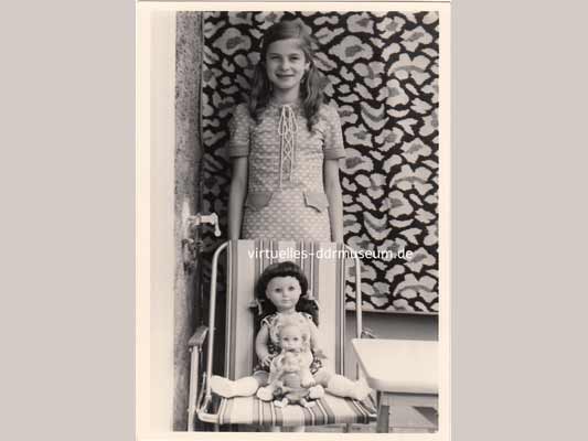 Kindheit in der DDR, Kind mit Puppen