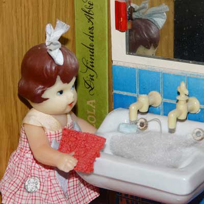 ARI-Puppe in Originalkleidung, 60er Jahre