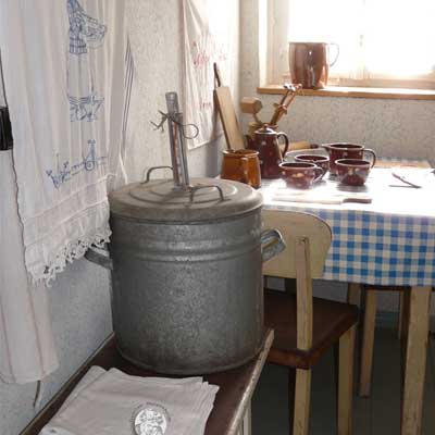 Neubauernhaus von 1949, Einrichtung 50er Jahre, DDR